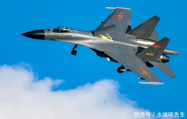 可掛載紅外成像空地導(dǎo)彈，殲11BG對地對海精確打擊，實力碾壓陣風